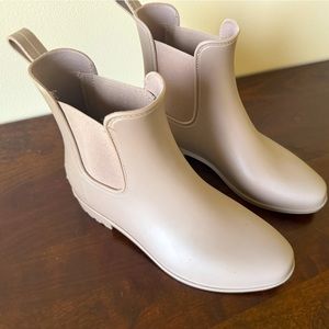 Women’s A New Day Chelsea Rain Ankle Boots 7 Taupe